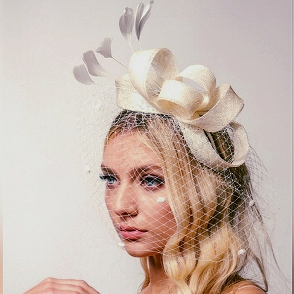 Gorgeous Elegant Dotted Full Coverage Lace Veil Feather Ribbon Tea Bridal Church - Picture 1 of 4